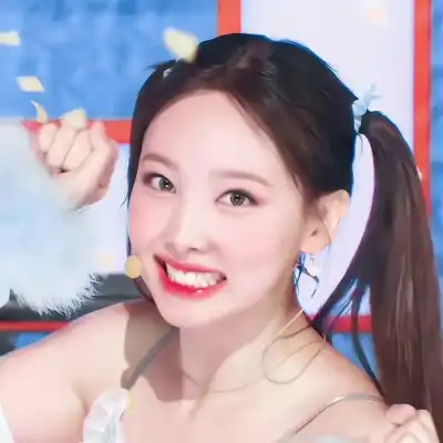 钟由希